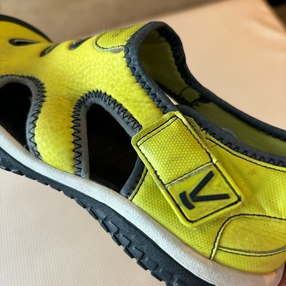 KEEN STINGRAY Water Sandals Shoes Big Kids‎ Size 2